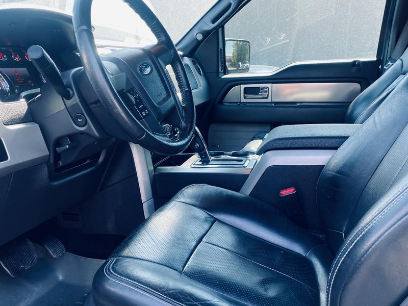 Ford F-150 Vehicle Full-screen Gallery Image 09