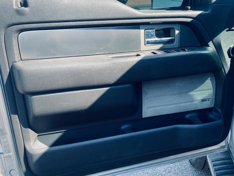 Ford F-150 Vehicle Full-screen Gallery Image 11