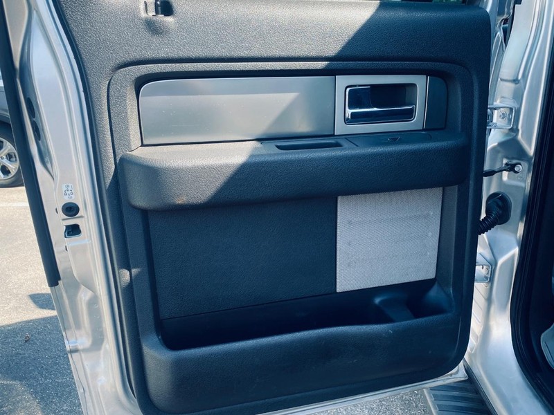 Ford F-150 Vehicle Full-screen Gallery Image 16