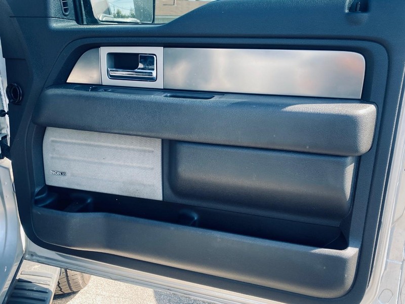 Ford F-150 Vehicle Full-screen Gallery Image 18