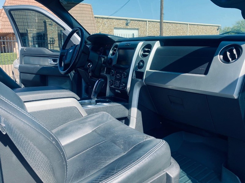 Ford F-150 Vehicle Full-screen Gallery Image 19