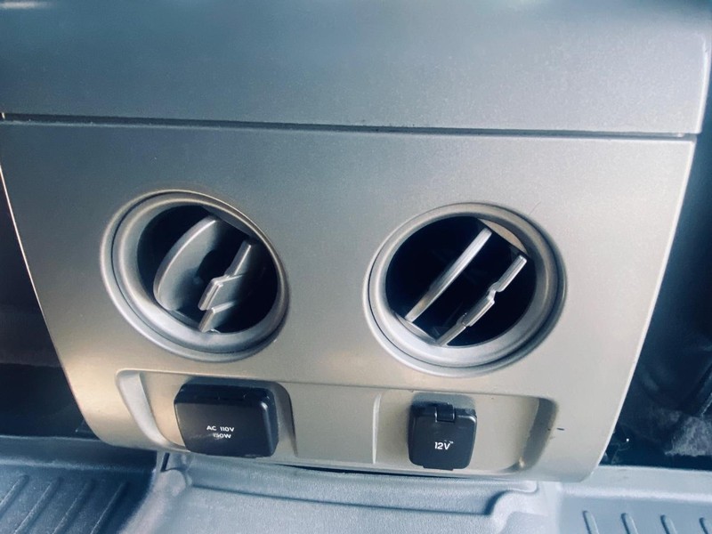 Ford F-150 Vehicle Full-screen Gallery Image 21