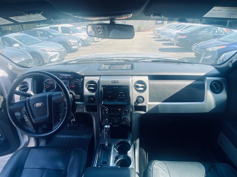 Ford F-150 Vehicle Full-screen Gallery Image 22
