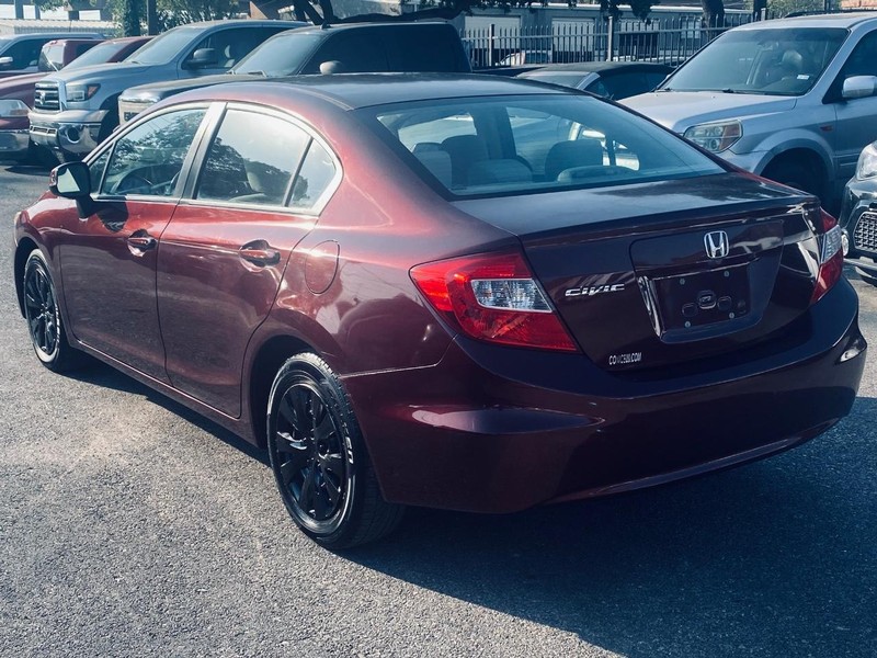 Honda Civic Sedan Vehicle Full-screen Gallery Image 03