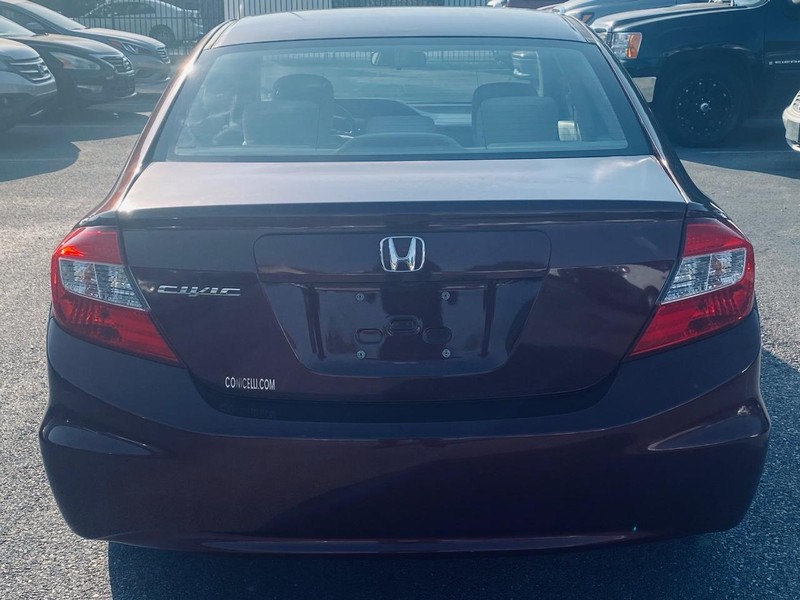 Honda Civic Sedan Vehicle Full-screen Gallery Image 04