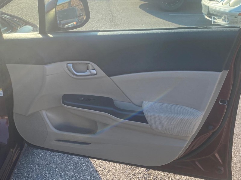 Honda Civic Sedan Vehicle Full-screen Gallery Image 17