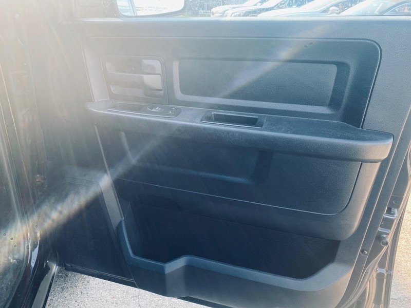 Ram 1500 Vehicle Full-screen Gallery Image 18