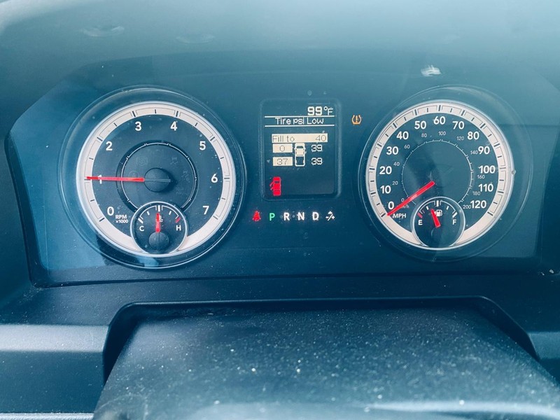 Ram 1500 Vehicle Full-screen Gallery Image 21