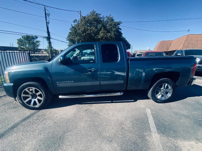 Chevrolet Silverado 1500 Vehicle Full-screen Gallery Image 02