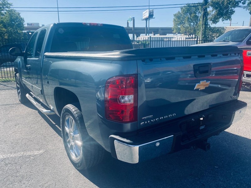 Chevrolet Silverado 1500 Vehicle Full-screen Gallery Image 03