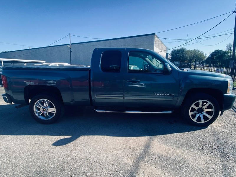 Chevrolet Silverado 1500 Vehicle Full-screen Gallery Image 04