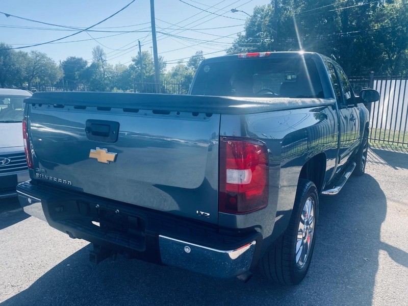 Chevrolet Silverado 1500 Vehicle Full-screen Gallery Image 06
