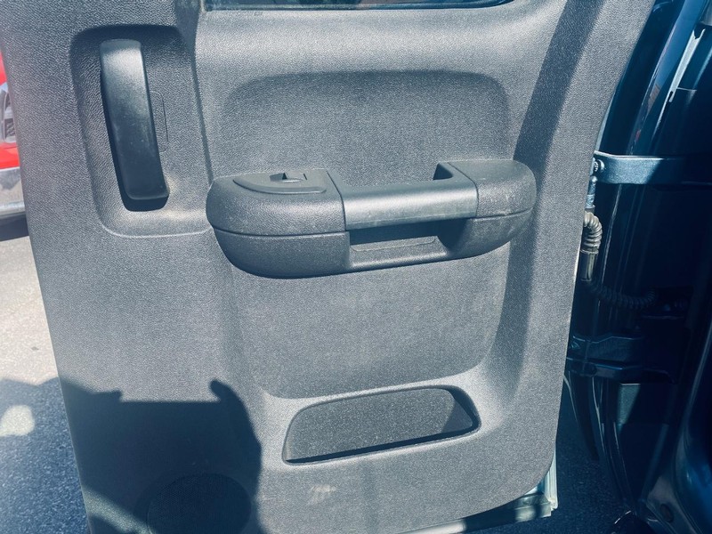 Chevrolet Silverado 1500 Vehicle Full-screen Gallery Image 16