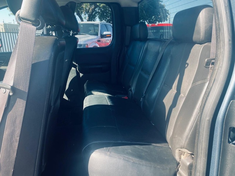 Chevrolet Silverado 1500 Vehicle Full-screen Gallery Image 18