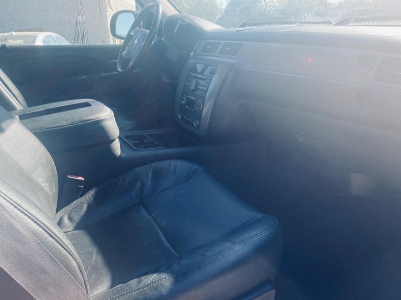 Chevrolet Silverado 1500 Vehicle Full-screen Gallery Image 19