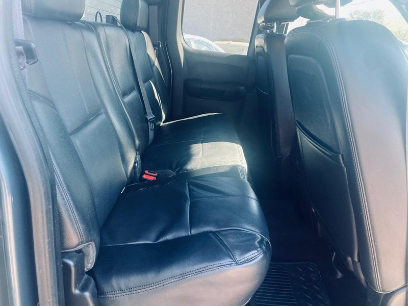 Chevrolet Silverado 1500 Vehicle Full-screen Gallery Image 22
