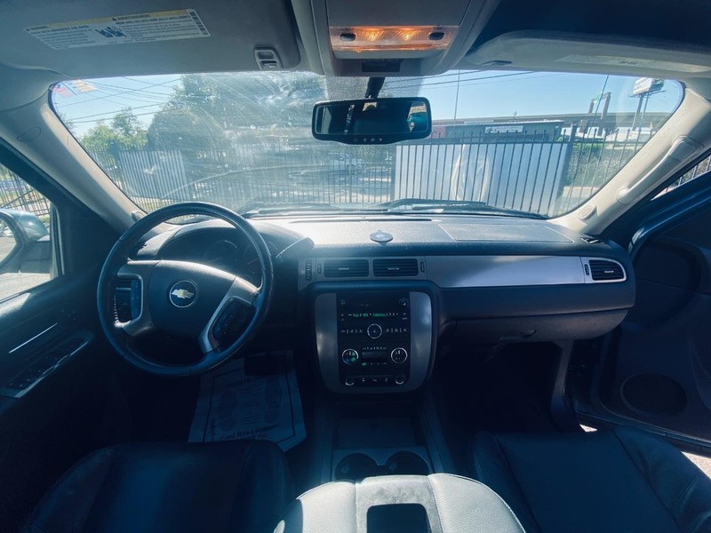 Chevrolet Silverado 1500 Vehicle Full-screen Gallery Image 24