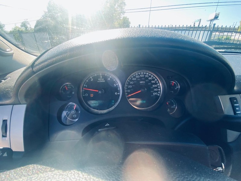Chevrolet Silverado 1500 Vehicle Full-screen Gallery Image 28