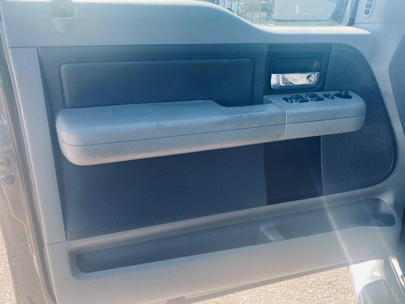 Ford F-150 Vehicle Full-screen Gallery Image 11