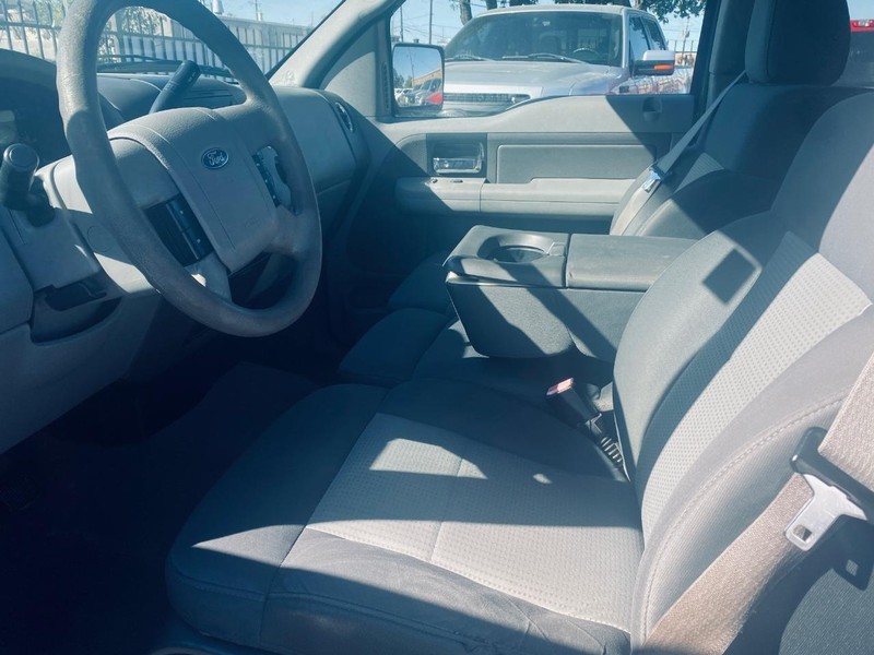 Ford F-150 Vehicle Full-screen Gallery Image 12