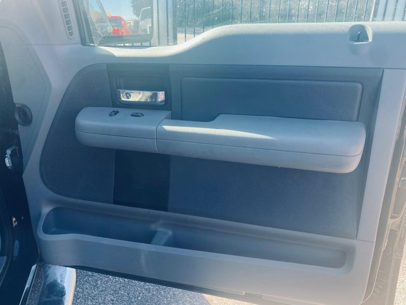 Ford F-150 Vehicle Full-screen Gallery Image 13