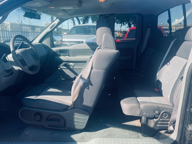 Ford F-150 Vehicle Full-screen Gallery Image 14