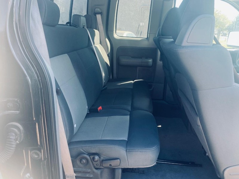 Ford F-150 Vehicle Full-screen Gallery Image 18