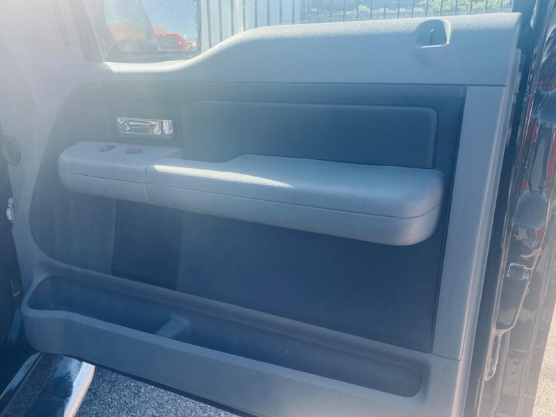 Ford F-150 Vehicle Full-screen Gallery Image 19