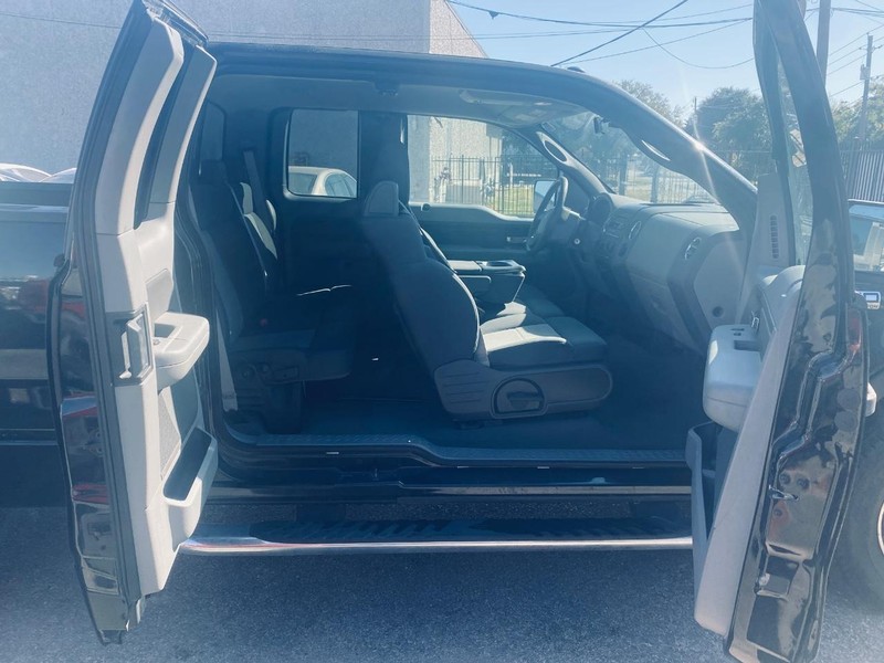 Ford F-150 Vehicle Full-screen Gallery Image 22