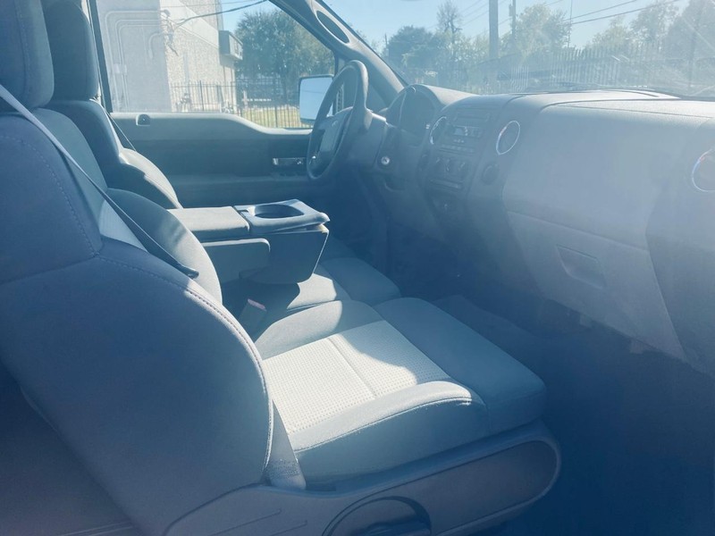 Ford F-150 Vehicle Full-screen Gallery Image 23