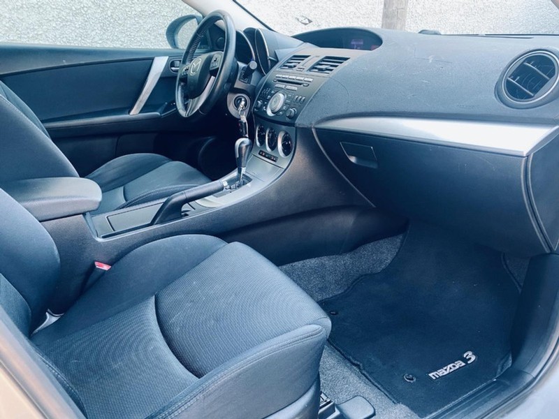 Mazda Mazda3 Sedan Vehicle Full-screen Gallery Image 22