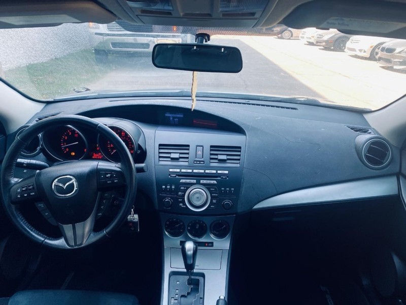Mazda Mazda3 Sedan Vehicle Full-screen Gallery Image 23