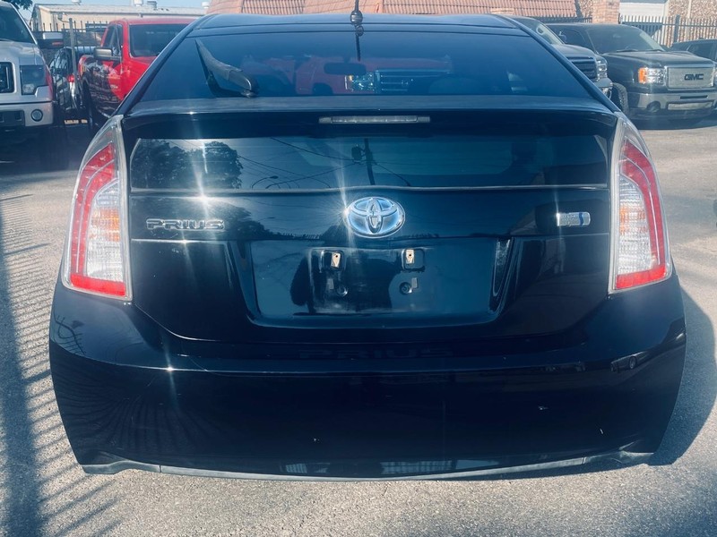 Toyota Prius Vehicle Full-screen Gallery Image 04