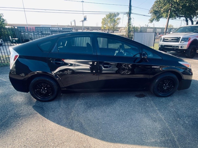 Toyota Prius Vehicle Full-screen Gallery Image 07