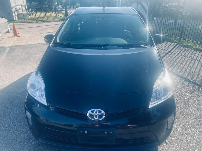 Toyota Prius Vehicle Full-screen Gallery Image 09