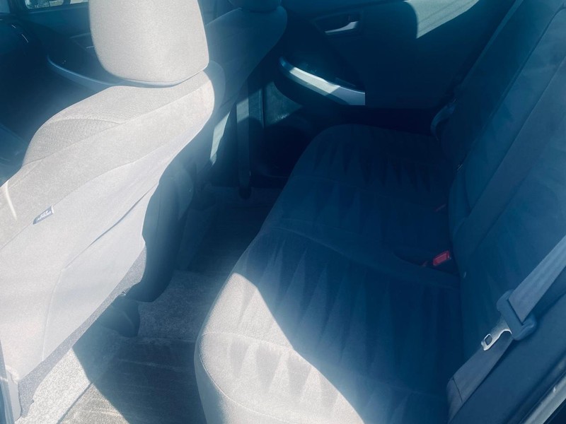 Toyota Prius Vehicle Full-screen Gallery Image 14