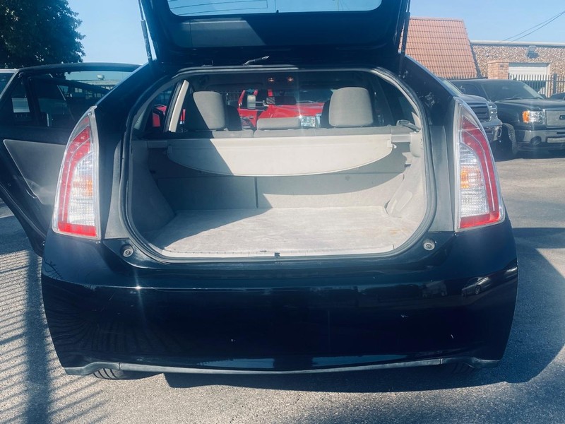 Toyota Prius Vehicle Full-screen Gallery Image 16