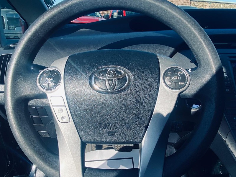 Toyota Prius Vehicle Full-screen Gallery Image 26