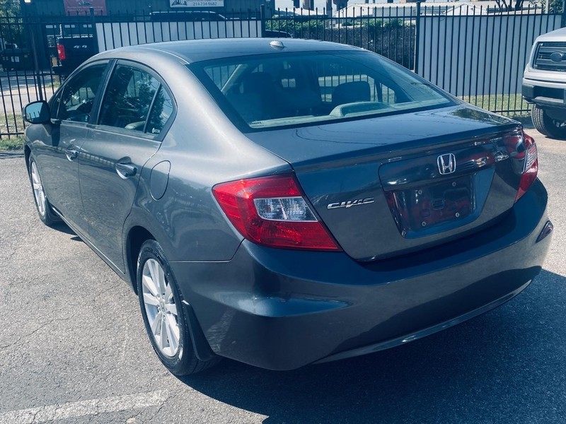 Honda Civic Sedan Vehicle Full-screen Gallery Image 03