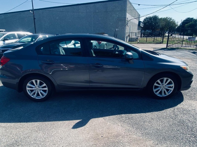 Honda Civic Sedan Vehicle Full-screen Gallery Image 07