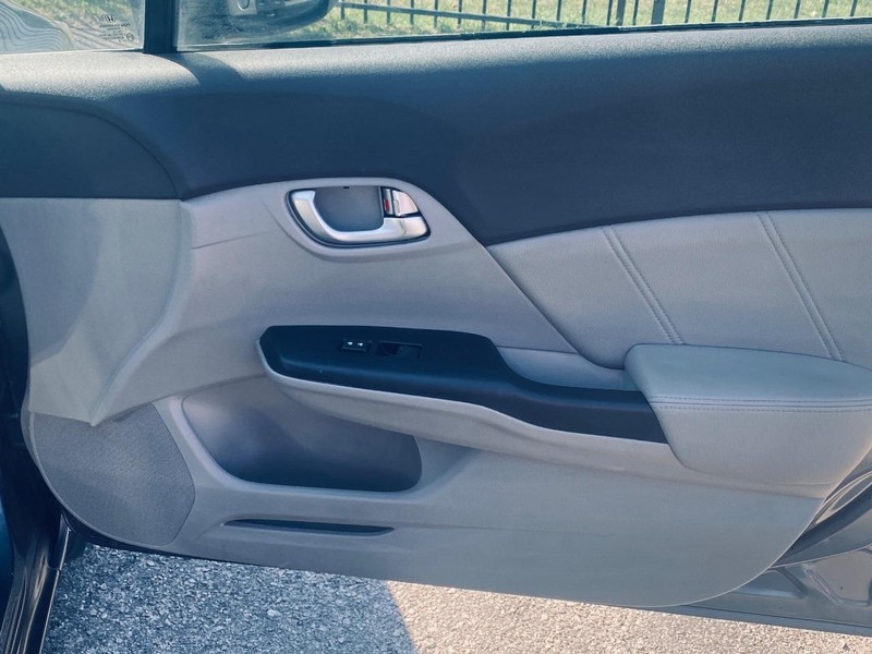 Honda Civic Sedan Vehicle Full-screen Gallery Image 18