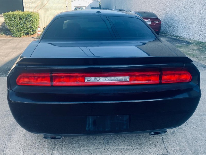 Dodge Challenger Vehicle Full-screen Gallery Image 04