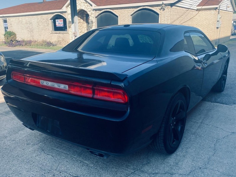 Dodge Challenger Vehicle Full-screen Gallery Image 06