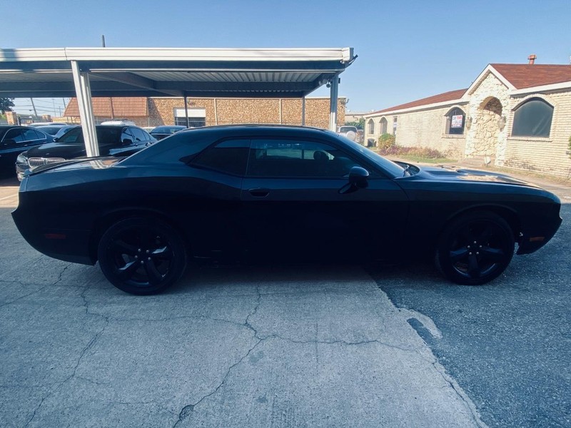 Dodge Challenger Vehicle Full-screen Gallery Image 07