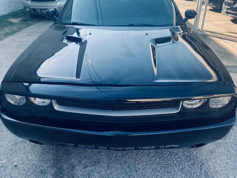 Dodge Challenger Vehicle Full-screen Gallery Image 09