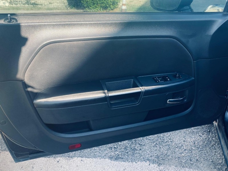 Dodge Challenger Vehicle Full-screen Gallery Image 11
