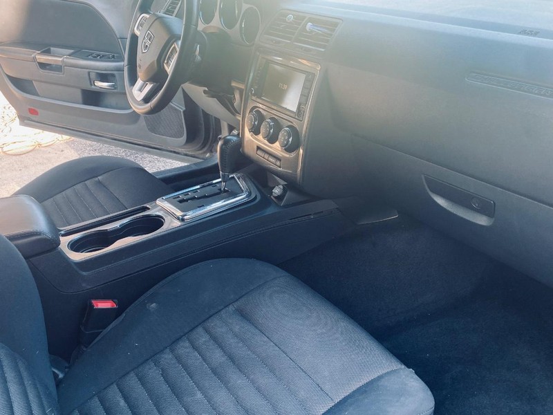 Dodge Challenger Vehicle Full-screen Gallery Image 16
