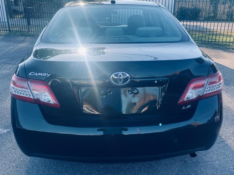 Toyota Camry Vehicle Full-screen Gallery Image 04