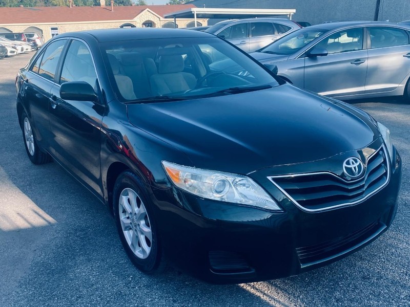Toyota Camry Vehicle Full-screen Gallery Image 08