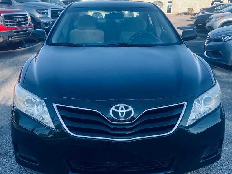 Toyota Camry Vehicle Full-screen Gallery Image 09